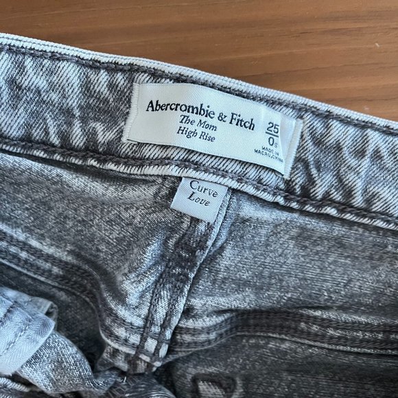 Abercrombie & Fitch Denim - Abercrombie The Mom High Rise Jeans 25 short Excellent Condition